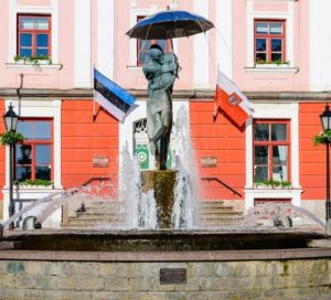  biało czerwona flaga miejska w Tartu